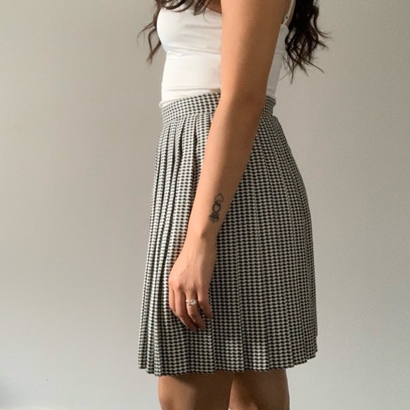 🌟 Vintage Elegance: Kips Bay A-Line Pleated Skirt in Black and White  🌟 - Picture 4 of 11